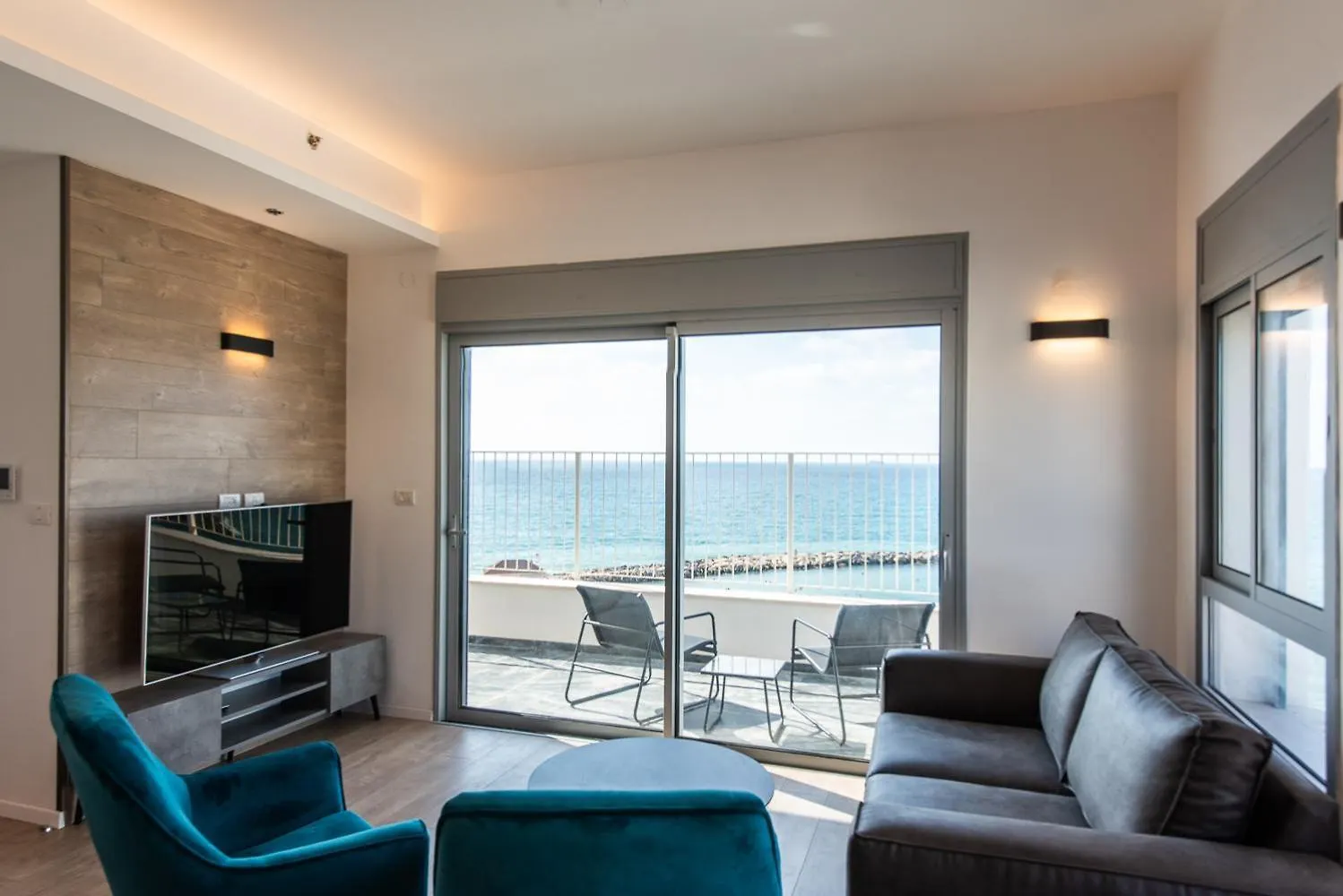 Port City Haifa - Beach Front Penthouse Bat Galim Apartment